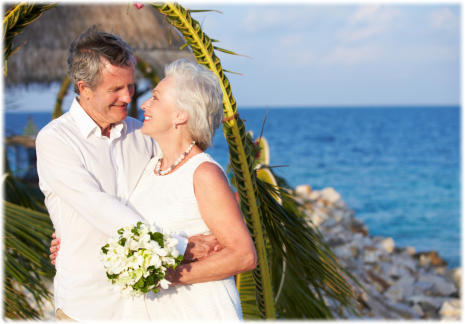 Pic: Couple embracing by the sea