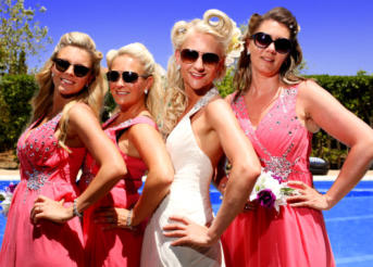 Pic::Bride & bridesmaids, ready for the OFF!  To Sa Flama beach