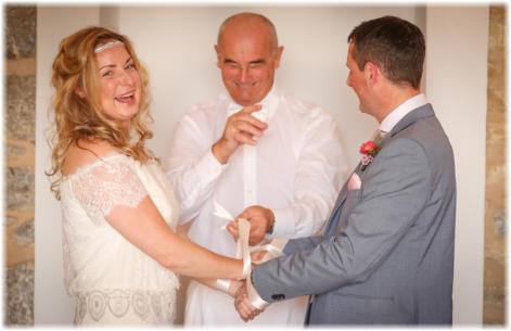 Pic Couple loving their handfasting ritual